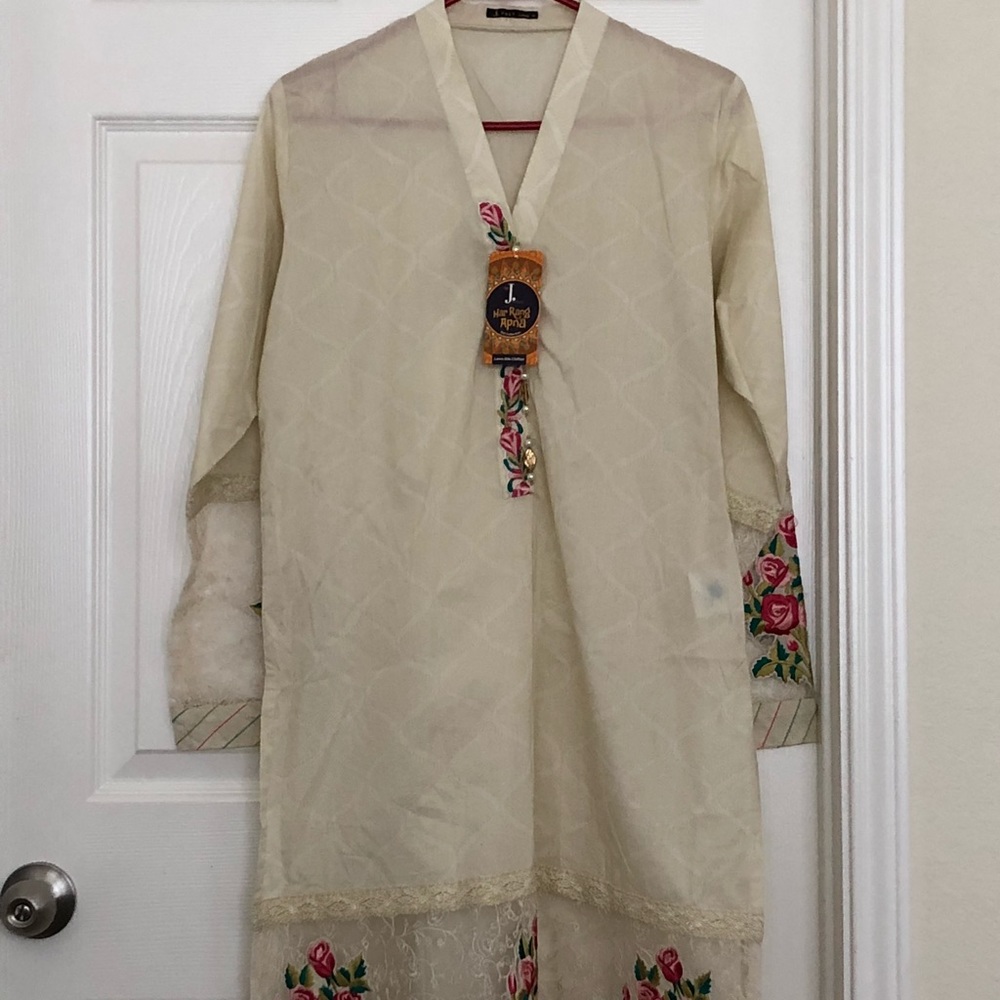 Junaid Jamshed Creme w/ floral design kurti